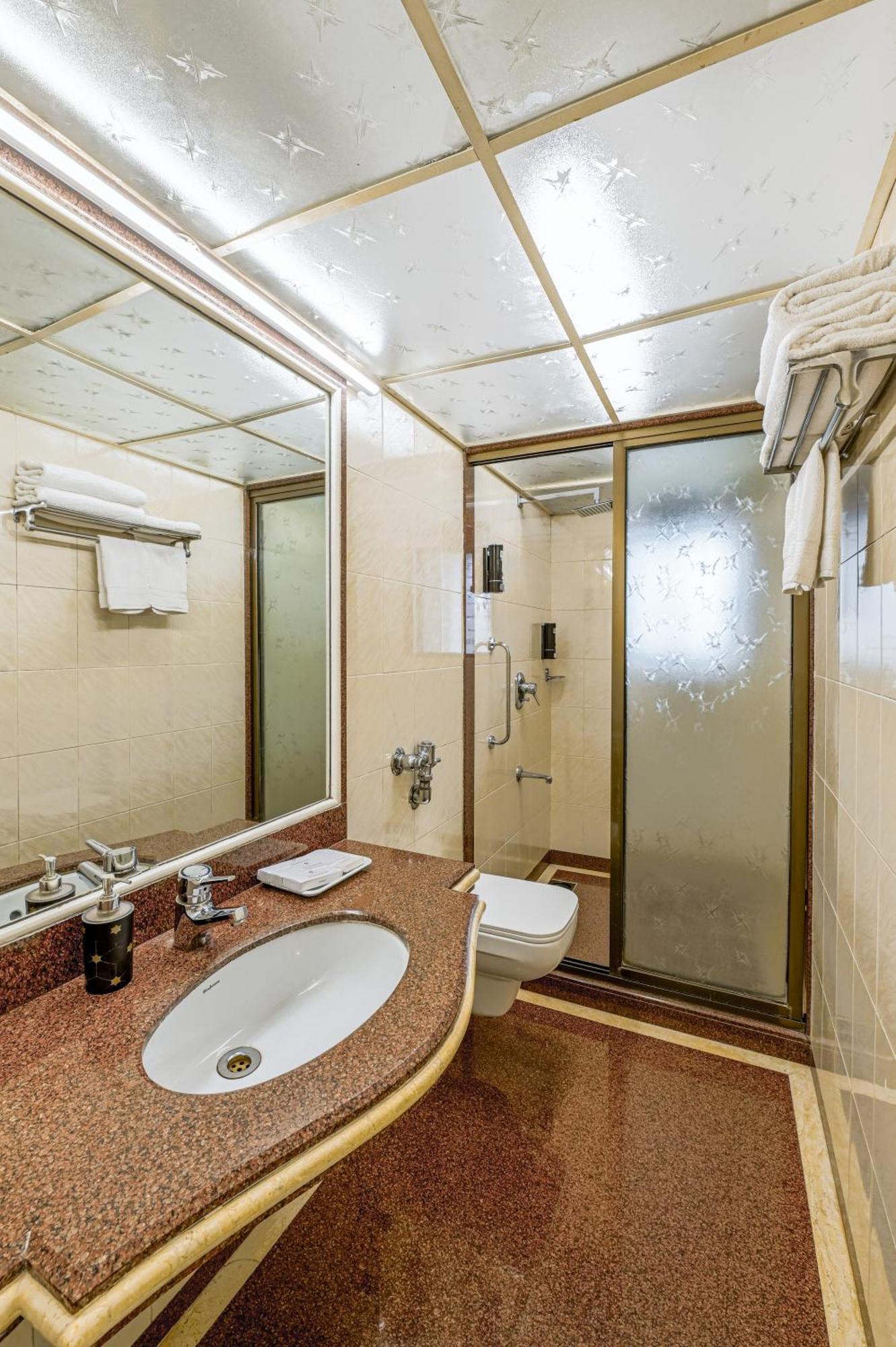 Regal Enclave Hotel Mumbai Ngoại thất bức ảnh
