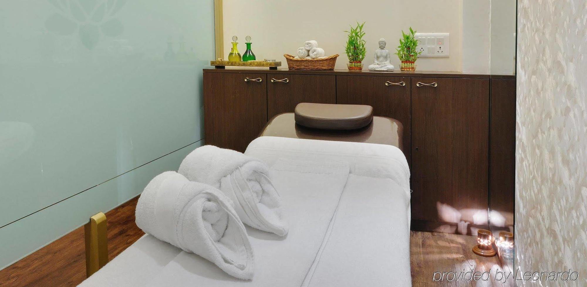 Regal Enclave Hotel Mumbai Ngoại thất bức ảnh